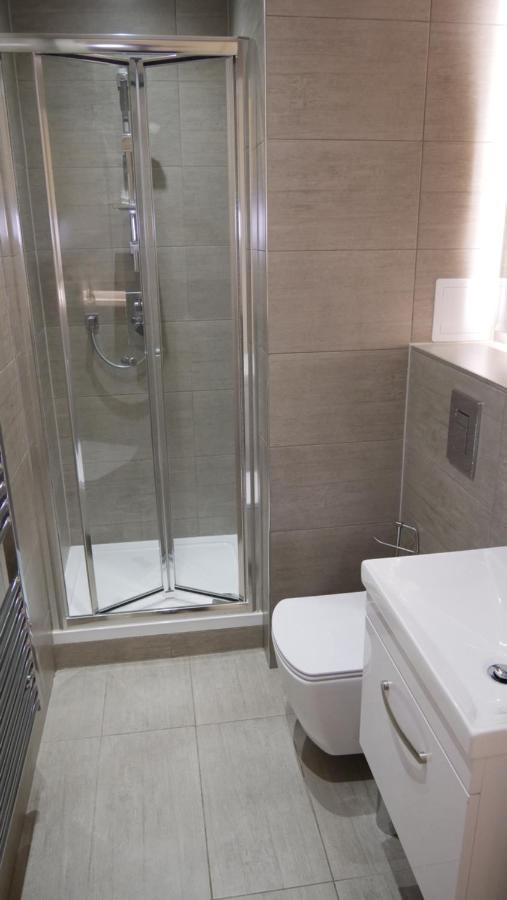 Stylish 2 Bedrooms, 2 Bathrooms With Workspace In มิลตันคีนส์ ภายนอก รูปภาพ